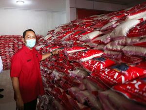 PDIP Semarang Bagikan 57 Ton Beras Bergambar Puan Maharani PDIP Semarang Bagikan 57 Ton Beras Bergambar Puan Maharani