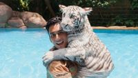 Lagi Jadi Sorotan, Potret Alshad Ahmad bersama Harimau Peliharaannya