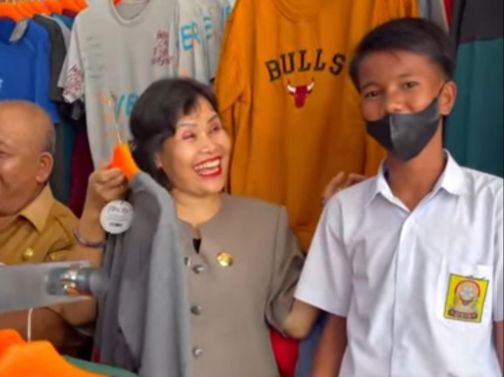 Pemkab Labura Belikan Ratusan Anak Yatim Piatu Pakaian Lebaran Pemkab Labura Belikan Ratusan Anak Yatim Piatu Pakaian Lebaran
