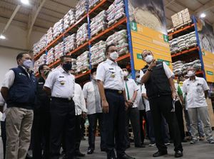 Datangi Pasar Kramat Jati, Anies: Pangan di Jakarta Aman H-5 Idul Fitri