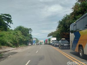 Pelabuhan Merak Padat, Antrean Kendaraan Sempat Terjadi di Tol Pelabuhan Merak Padat, Antrean Kendaraan Sempat Terjadi di Tol