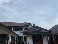 Atap Kelas SDN Pancoranmas 3 Depok Ambruk, Untung Saja Tak Timpa Murid