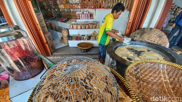 Curhat Pedagang Oleh-oleh di Cileunyi yang Masih Sepi Pembeli