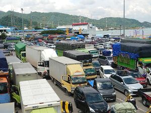 Macet Parah di Exit Tol Merak-Pelabuhan, Ini Jadi Penyebabnya!