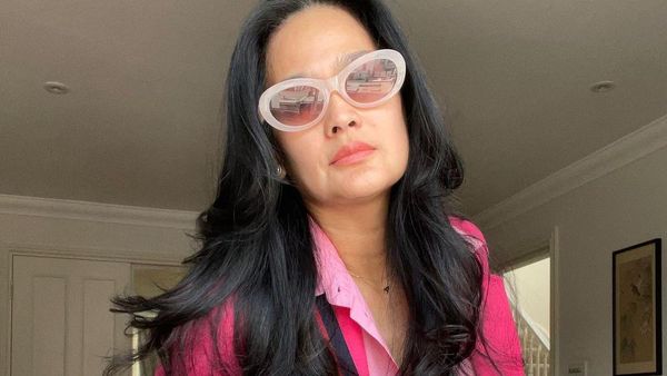 Potret Cantik Donna Harun Liburan di London, Tetap Stylish Pakai Piyama