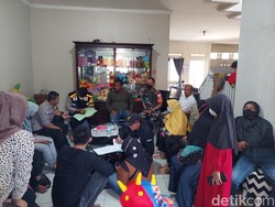 Tagih Rp 500 Juta, Emak-emak Geruduk Rumah Pengelola Tabungan di Padalarang