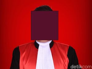 Kisah Pak Hakim Rekam Bu Hakim Mandi Berujung Sanksi dan Mutasi Kisah Pak Hakim Rekam Bu Hakim Mandi Berujung Sanksi dan Mutasi