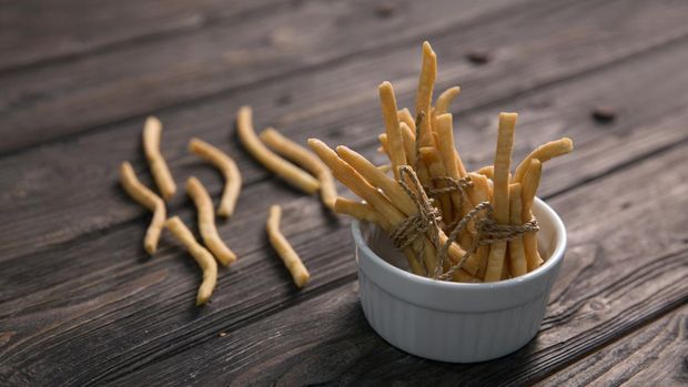 Ilustrasi stik keju kue bawang onion cake. garlic cracker traditional indonesian culinary food