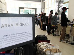 Ribuan Pemudik dari Negeri Jiran Masuk Indonesia Lewat Entikong Ribuan Pemudik dari Negeri Jiran Masuk Indonesia Lewat Entikong