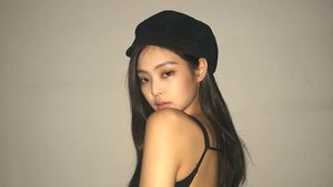 8 Gaya Seksi Jennie BLACKPINK Pamer Punggung, Terbaru di Coachella 2022