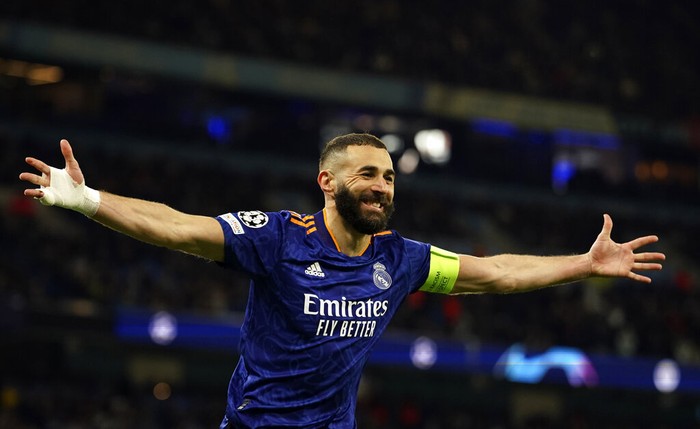 Real Madrids Karim Benzema celebrates after scoring his sides third goal from penalty during the Champions League semi final, first leg soccer match between Manchester City and Real Madrid at the Etihad stadium in Manchester, England, Tuesday, April 26, 2022. (AP Photo/Dave Thompson)