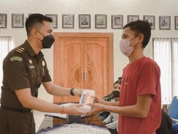 Pria di Badung Bebas-Dapat Ponsel dari Jaksa Seusai Curi HP, Kok Bisa?