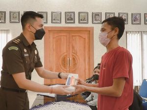 Pria di Badung Bebas-Dapat Ponsel dari Jaksa Seusai Curi HP, Kok Bisa? Pria di Badung Bebas-Dapat Ponsel dari Jaksa Seusai Curi HP, Kok Bisa?