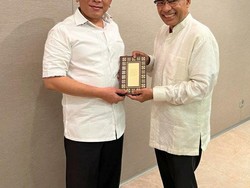 Ketum PBNU dan Sinar Mas Wakafkan Ribuan Al-Quran