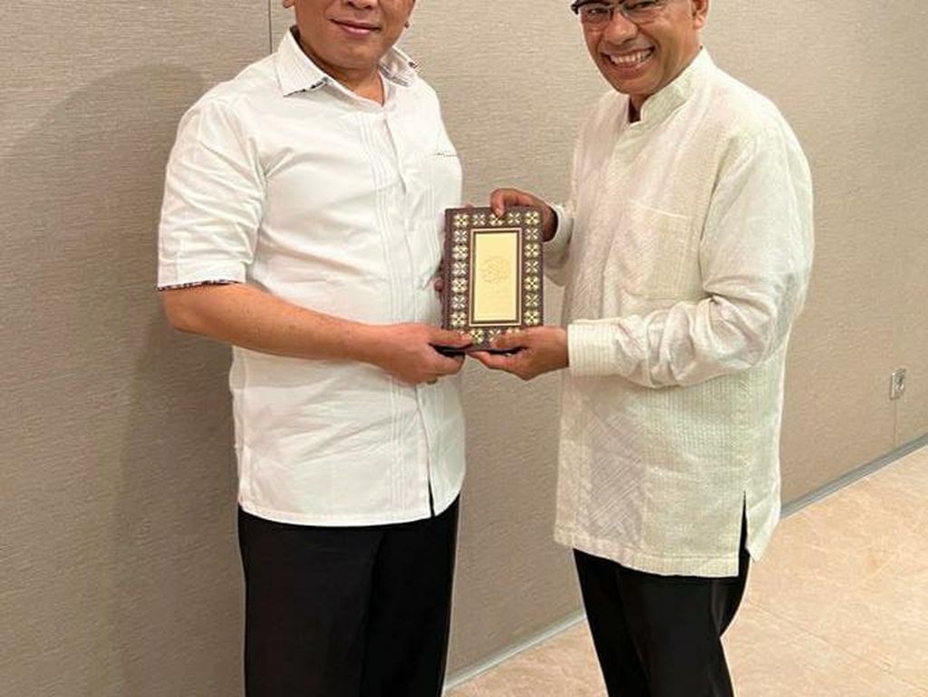 Ketum PBNU dan Sinar Mas Wakafkan Ribuan Al-Quran Ketum PBNU dan Sinar Mas Wakafkan Ribuan Al-Quran