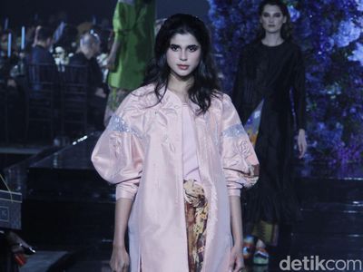 8 Koleksi Baju Lebaran 2022 Rancangan Mel Ahyar, Idul Fitri Pakai Kain