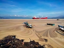 Dugaan Limbah di Pantai Amahami, Pertamina: Kami Akan Teliti!