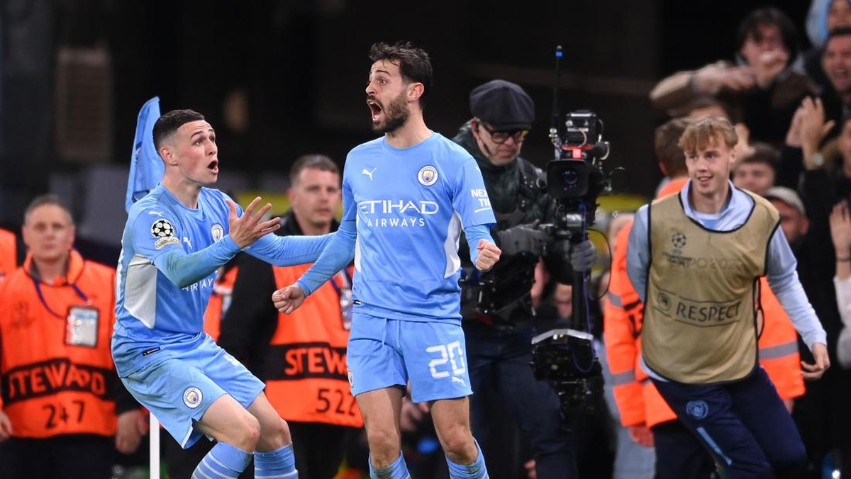 Perayaan gol Bernardo Silva dengan Phil Foden. (Foto: Getty Images/Laurence Griffiths)