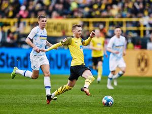 Laga Amal: Dortmund Kalah 2-3 dari Dynamo Kyiv Laga Amal: Dortmund Kalah 2-3 dari Dynamo Kyiv