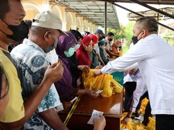 BUMN Bagi-bagi Minyak Goreng Murah, Berapa Harganya?