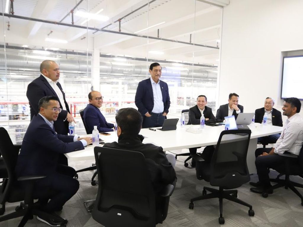 Momen Menko Luhut Bertemu Pendiri Tesla Elon Musk Momen Menko Luhut Bertemu Pendiri Tesla Elon Musk