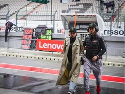 Menanti Kabar Bahagia dari Nikita Mirzani dan John Hopkins