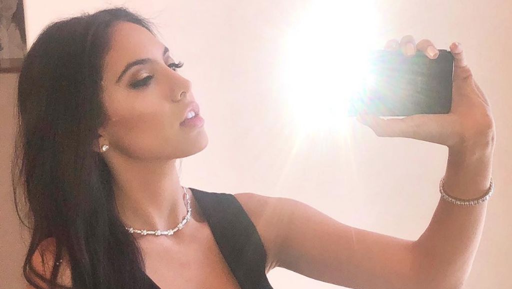 Si Manis Noor Alfallah, Mantan Mick Jagger yang Kini Lengket dengan Al Pacino Si Manis Noor Alfallah, Mantan Mick Jagger yang Kini Lengket dengan Al Pacino