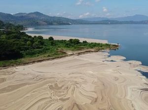 Heboh Air Laut Bima Berwarna Cokelat, Walhi NTB: Limbah Pertamina Heboh Air Laut Bima Berwarna Cokelat, Walhi NTB: Limbah Pertamina
