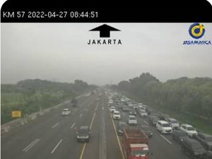 Lalin Macet Dipadati Pemudik, Contraflow di Tol Jakarta-Cikampek Diberlakukan