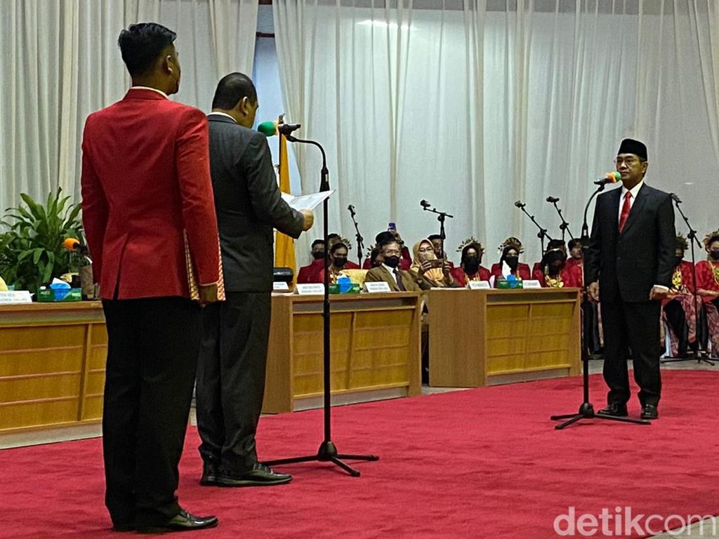 Syafruddin Lantik Prof Jamaluddin Jompa Jabat Rektor Unhas 2022-2026