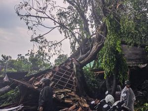 Hujan Deras-Angin Kencang di Bantul, Sejumlah Rumah Rusak-2 Orang Luka