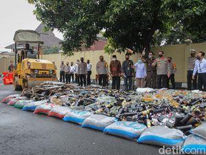 Polda DIY Musnahkan Ribuan Botol Miras-Knalpot Bising