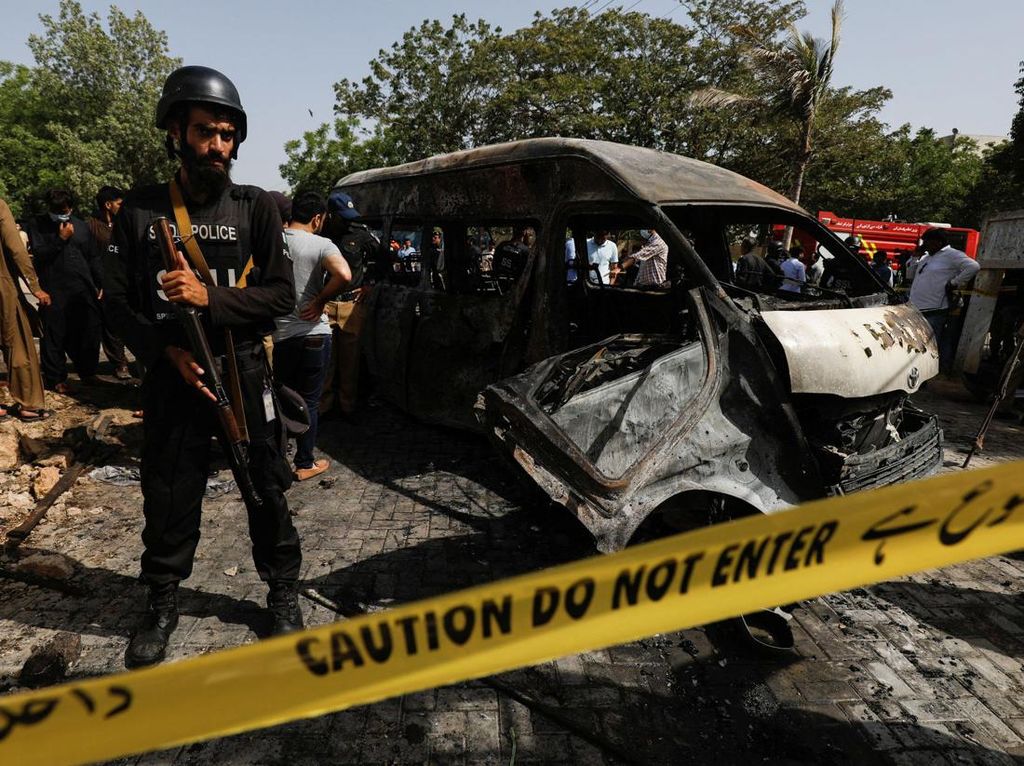 Bom Meledak di Kendaraan Pasukan Pakistan: 1 Tewas, 13 Luka-luka