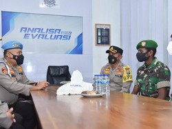 Propam Mabes Polri Cek Kesiapan Personel di Pos Pelayanan Lamongan