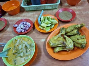 Sebelum Mudik, Enaknya Buka Puasa di 5 Restoran Ayam Goreng Tradisional Ini Sebelum Mudik, Enaknya Buka Puasa di 5 Restoran Ayam Goreng Tradisional Ini