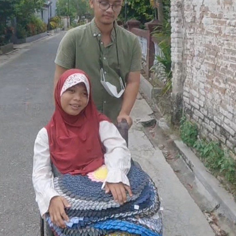 Rina yang Lumpuh Layuh Butuh Motor Khusus dan Modal Usaha, Kamu Bisa Bantu