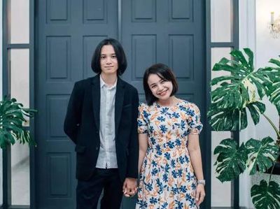 Momen Rossa Jalan Bareng Anaknya, Dikira Gandeng Brondong