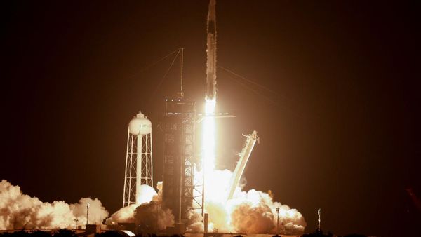 SpaceX Meluncur Bawa 4 Astronaut untuk Misi 6 Bulan