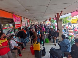 Pekan Terakhir Jelang Lebaran, Terminal Kalideres Jakbar Sesak Pemudik
