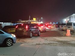 Snapshots: Rest Area KM 338 A Pekalongan Dipadati Pemudik