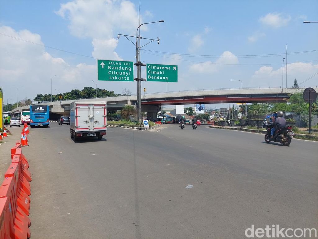 Polisi Siapkan Kanalisasi-Pengalihan Arus di Padalarang Selama Arus Mudik Polisi Siapkan Kanalisasi-Pengalihan Arus di Padalarang Selama Arus Mudik