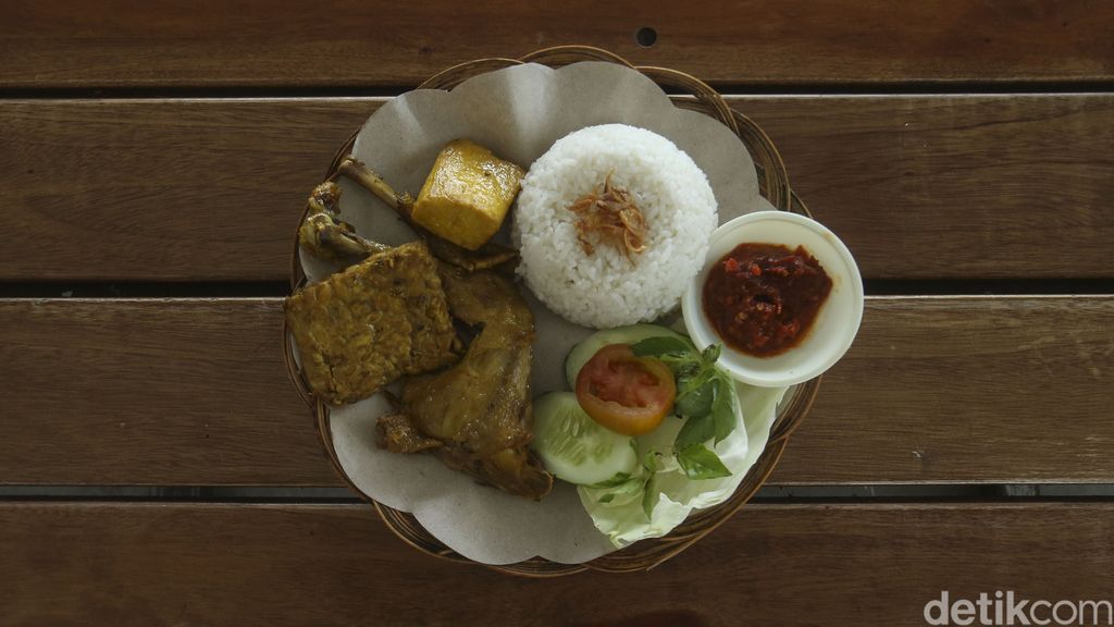 Tempat makan di rest area KM 575 Solo-Ngawi