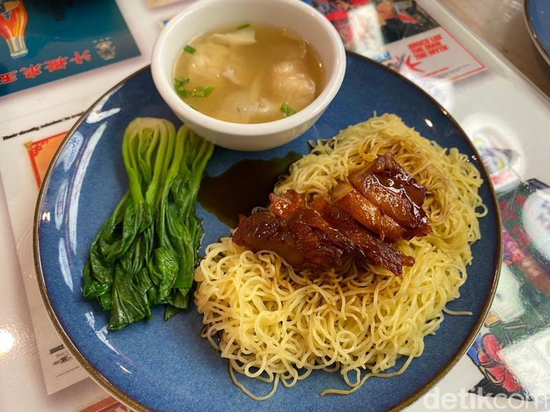Three Uncles : Cha Siu Noodle dan General Wong's Chicken Halal ala Hong Kong Three Uncles : Cha Siu Noodle dan General Wong's Chicken Halal ala Hong Kong