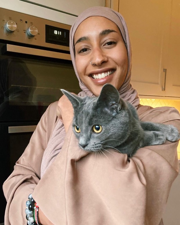 Tips hijab untuk wajah lonjong/ Foto: Instagram.com/mariahidrissi Tips hijab untuk wajah lonjong/ Foto: Instagram.com/mariahidrissi