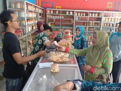 Tak Perlu Bingung Cari Oleh-oleh Khas Sampang Saat Mudik, ke Sini Saja!
