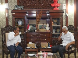 Sowan ke Ganjar, Danny Ngopi-ngopi Santai Bahas Ikan Bakar-Gelar Daeng Manaba