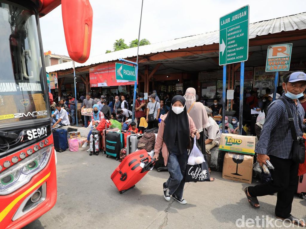 Warga Jakarta Siap Pulang Kampung Lewat Terminal Kalideres