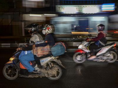 Wuzzz... Pemudik Motor Mulai Ramai di Jalur Pantura Cirebon