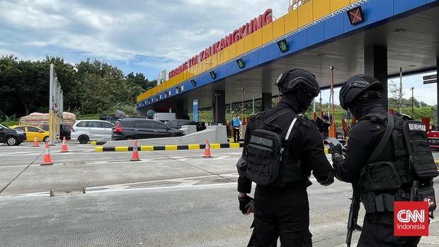 240 Personil Brimob Polda Jateng ditempatkan di 30 Pintu Tol Trans Jawa