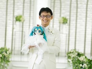 Kisah PNS Jepang Menikahi Boneka, Sudah 4 Tahun Hidup Berumahtangga Kisah PNS Jepang Menikahi Boneka, Sudah 4 Tahun Hidup Berumahtangga